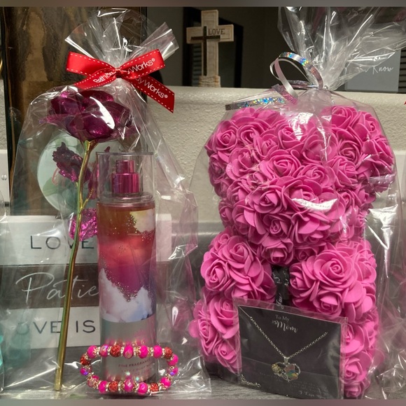 Meet me and my mom, J Jireh Boutique β€οΈ - Picture 7 of 10